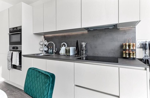 Springfield Condo | Luxury in the Sky Stunning Views, Elegant Style