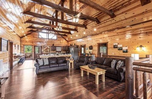 Caton Apartment | ~LUXURY~ INDOOR POOL/GAZEBO/OUTDOOR FIREPLACE/GAME RM/GOLDEN TEE/SAUNA/HOT TUB!