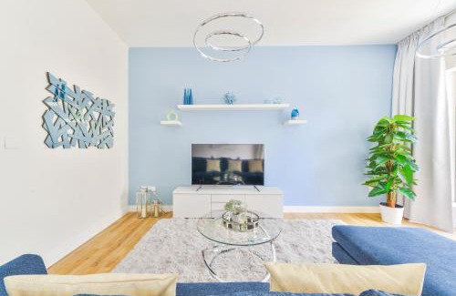 Dubai Marina Apartment | Luxury JBR I 5-star Beach Resorts Access!