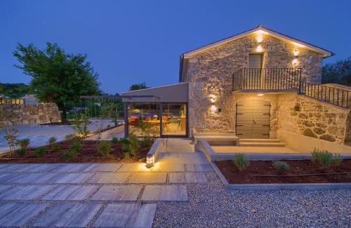 Nenadici Villa | Luxury Jerini Barn