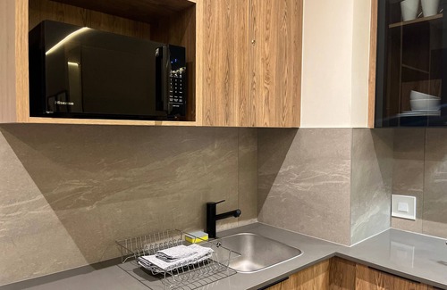 Menlyn Apartment | Luxury King Studio, Menlyn Maine, Smart Access