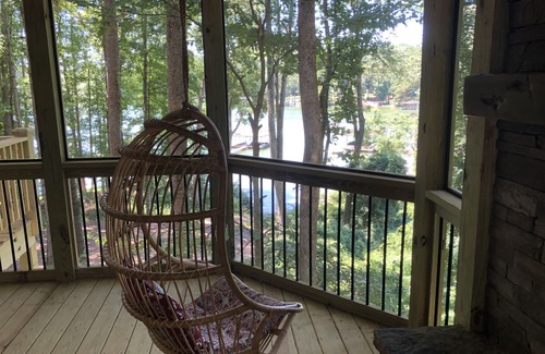 Dawsonville House | Luxury Lake Cabin - Large Outdoor Living Area, Hot Tub, Pool Table