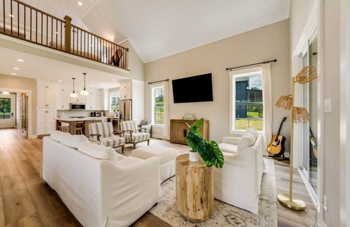 Clarkson House | Luxury Lake Getaway | Sleeps 12
