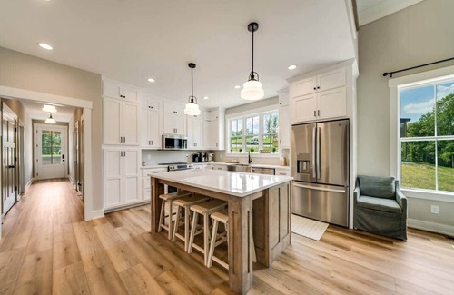 Clarkson House | Luxury Lake Getaway | Sleeps 12