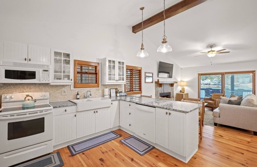 Waleska House | Luxury Lakefront Retreat with Hot Tub Arcade/Neighborhood Golf Course and Hiking