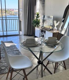 Centurion Apartment | Luxury Lakeview Retreat