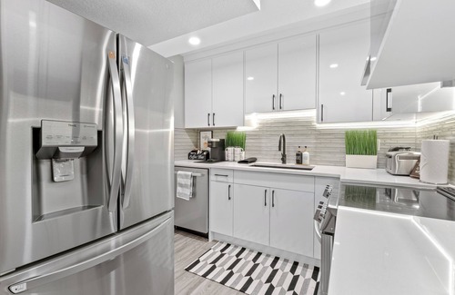 Southwest Calgary Apartment | Luxury Living: Exclusive Legal Suite