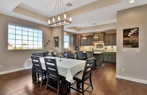 Prescott House | *luxury living in this spacious and stylish home, Min From Downtown!