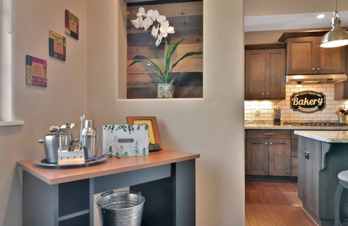 Prescott House | *luxury living in this spacious and stylish home, Min From Downtown!