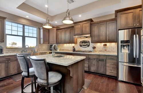 Prescott House | *luxury living in this spacious and stylish home, Min From Downtown!