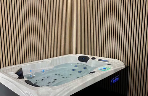 Martigues Apartment | Luxury Living Martigues - Black luxury suite