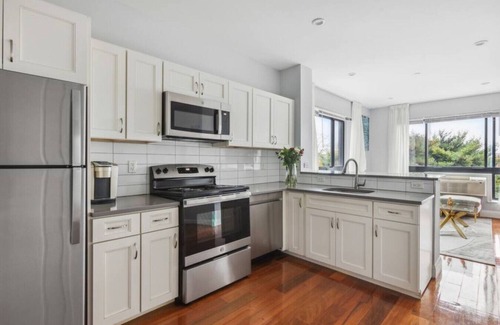 Southeast Yonkers Apartment | Luxury Living NYC! Gym+FreeParking+GameRoom+Deck!