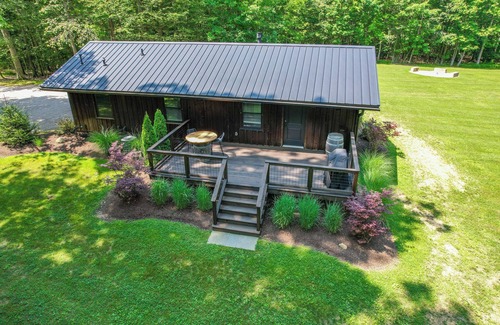 Madison Cabin | Luxury Lodge w/Hot Tub, Fire Pit & Scenic Trails on 450-Acre Ohio Wine Country