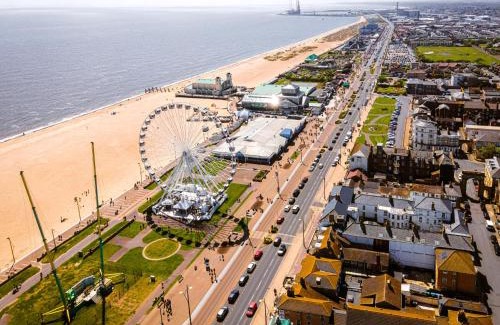 Hopton Cabin | Luxury Lodge With Stunning Full Sea Views In Suffolk Ref 20234Bs