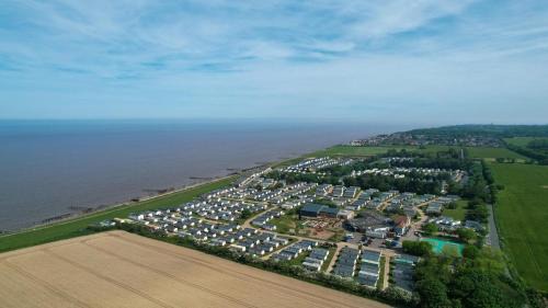 Hopton Cabin | Luxury Lodge With Stunning Full Sea Views In Suffolk Ref 20234Bs