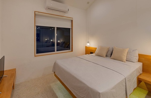 Wellawatte Apartment | Luxury loft/ 4 Guests/ Colombo 6
