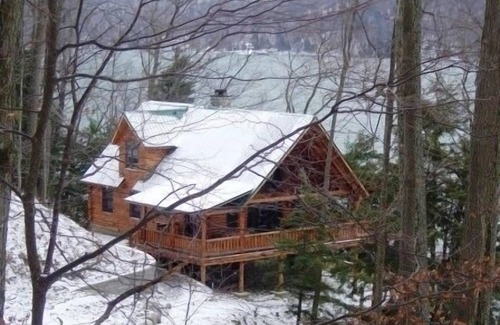 Skaneateles Cabin | Luxury Log Cabin in the Woods on Skaneateles Lake
