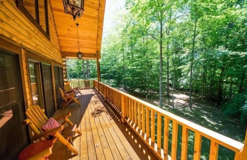 Helmsburg Cabin | Luxury log cabin with Hot Tub, located between Bloomington, Nashville.