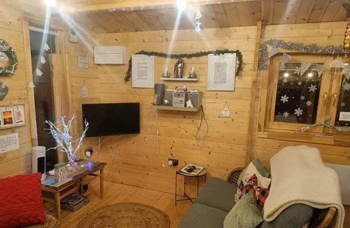 Moville Cabin | Luxury log cabin with wood fired hot tub