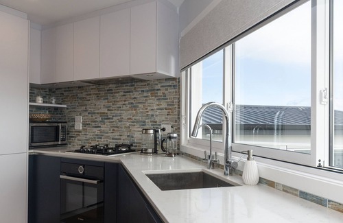 Cable Bay House | Luxury Lookout - Cable Bay Holiday Home