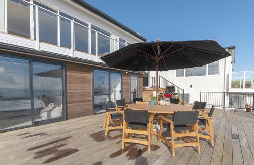 Cable Bay House | Luxury Lookout - Cable Bay Holiday Home