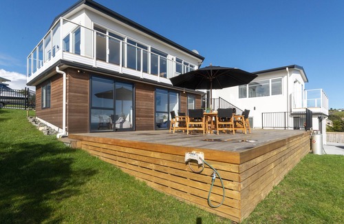 Cable Bay House | Luxury Lookout - Cable Bay Holiday Home