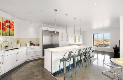 Alberta House | Luxury Mansion Secluded on 5 Acres 8BR Sauna