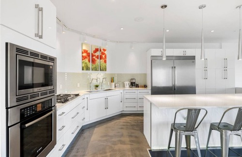 Alberta House | Luxury Mansion Secluded on 5 Acres 8BR Sauna