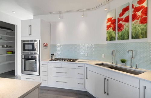 Alberta House | Luxury Mansion Secluded on 5 Acres 8BR Sauna