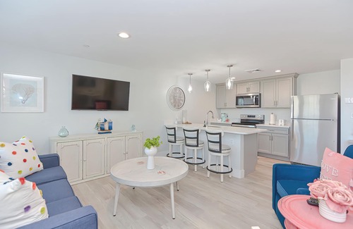Plymouth Cultural District Condo | Luxury Mayflower & Harbor View Condo at Harbourtown with Long Private Balcony