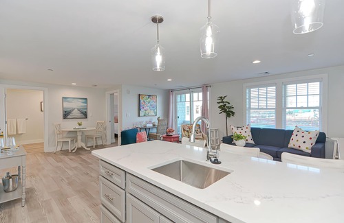 Plymouth Cultural District Condo | Luxury Mayflower & Harbor View Condo at Harbourtown with Long Private Balcony