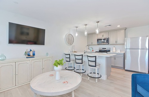 Plymouth Cultural District Condo | Luxury Mayflower & Harbor View Condo at Harbourtown with Long Private Balcony