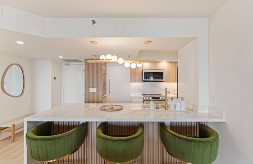 Downtown Miami House | Luxury Miami Condo 3BR Bay Views + Pool Gym Spa & Designer Renovation