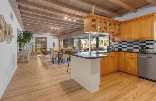 Pinecrest House | Luxury Miami Village w/Pool+Grill+MiniGolf