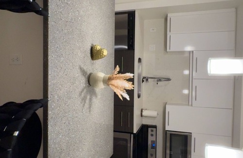 Midtown Apartment | Luxury Midtown Stay w/Stunning Skyline Views