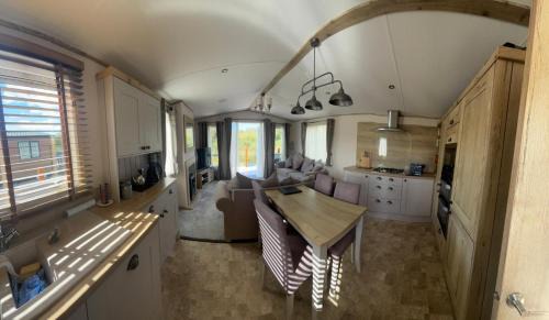 Moffat Resort | Luxury mini lodge with lakeside views