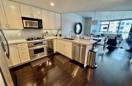 Downtown San Diego Condo | Luxury modern 2 bed/2 bath condo in beautiful Marina District downtown San Diego