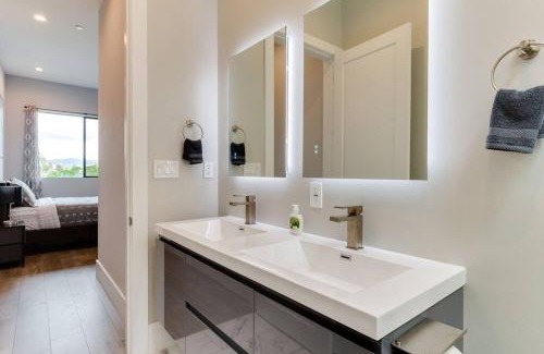 Mid City Villa | Luxury Modern 4 Bedroom 3 Bathroom Home with Rooftop Deck #2