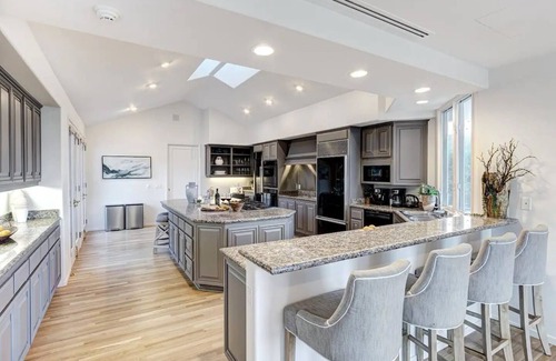 Fallbrook House | luxury modern chateau, saltwater pool+spa, hiking, wineries & beaches
