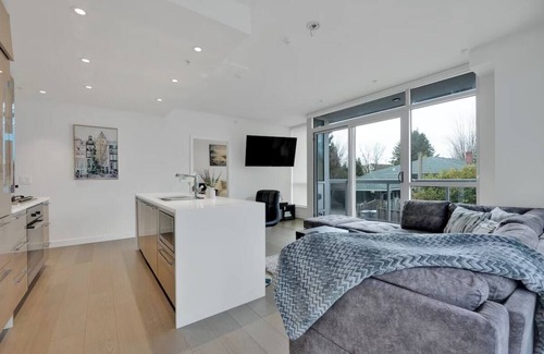 Mount Pleasant Apartment | Luxury & Modern Condo in Central Location