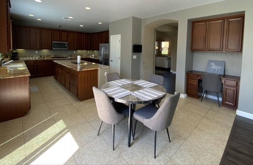 Rancho Cordova House | Luxury Modern Home w/ Parking Min Away From Hwy