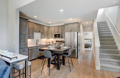 Rendezvous House | Luxury Mountain Cabin 77 I Private Hot Tub I Great Views I Best Price I Discounted Attractions