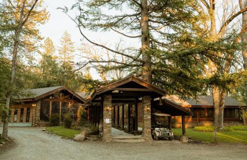 Mariposa Villa | Luxury Nature Getaway Stone House by Casa Oso