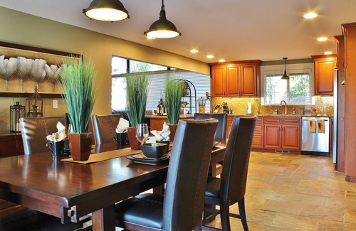 Tacoma House | Luxury near Gateway to Mt Rainier and National Forests. Veteran Owned.