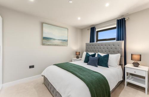 Sheldon Apartment | Luxury NEC and Birmingham Airport Apartment