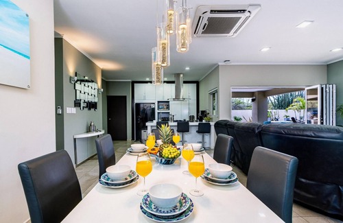 Washington Villa | Luxury & New ~ 5*Location ~ Pool ~ Outdoor Kitchen