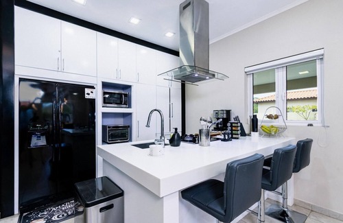 Washington Villa | Luxury & New ~ 5*Location ~ Pool ~ Outdoor Kitchen