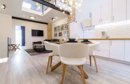 San Anton House | Luxury New Loft City Centre & Castle, Alicante