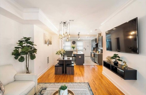 Northeast House | Luxury Newly Remodeled , 3bed 3.5 bath - 2 car Private garage - Capital Hill