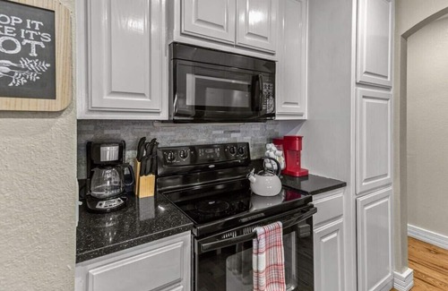 Rogers House | Luxury Oasis: Beaver Lake Retreat for 12 Guests